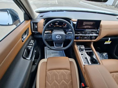 New 2026 Nissan Pathfinder Platinum FWD image 14