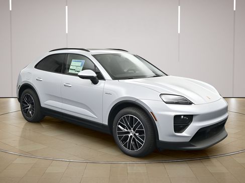 New 2026 Porsche Macan Electric RWD image 28