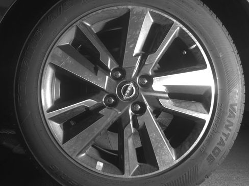 Used 2025 Nissan Versa SV image 14