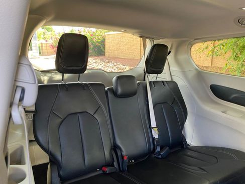 Used 2024 Chrysler Pacifica Limited FWD image 35