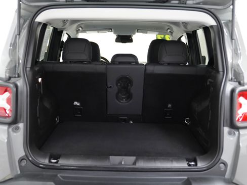 Used 2022 Jeep Renegade Trailhawk image 7