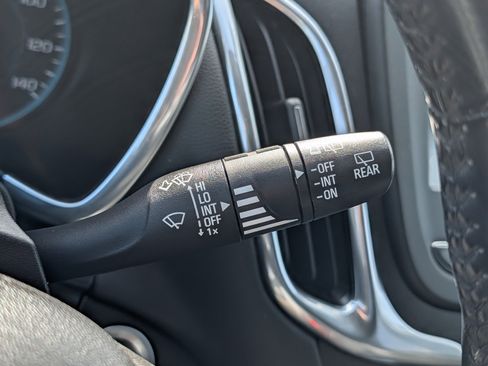 Used 2018 Chevrolet Equinox LT image 35