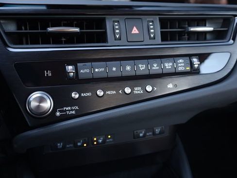 Used 2024 Lexus ES 300h w/ Premium Package image 19