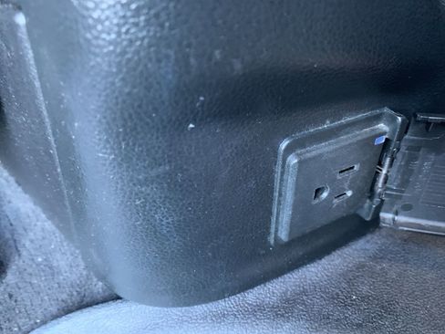 Used 2017 Cadillac Escalade ESV 4WD image 21