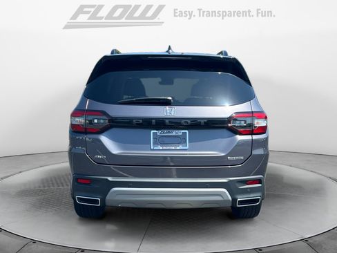 Certified 2025 Honda Pilot Touring image 6