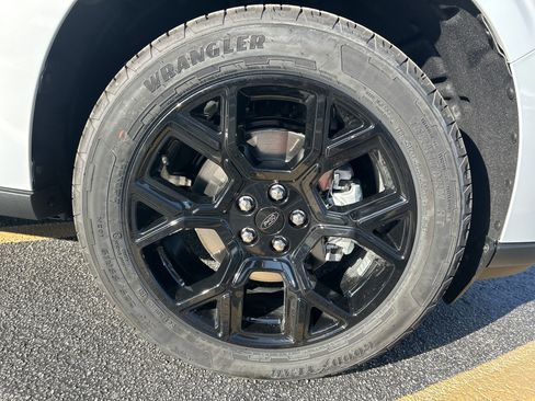 New 2025 Ford Maverick Lariat w/ Black Appearance Package image 10