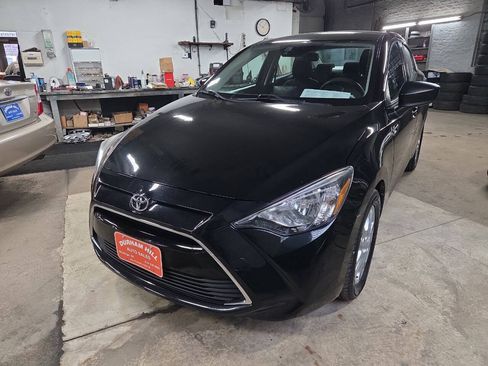 Used 2018 Toyota Yaris iA FWD image 2
