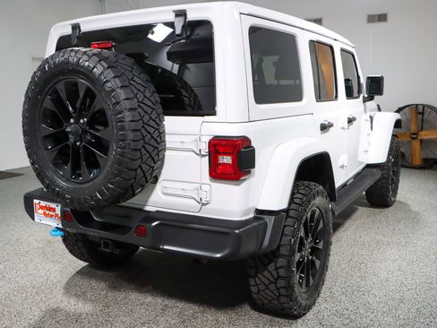 Used 2022 Jeep Wrangler Unlimited Sahara w/ Cold Weather Group image 8