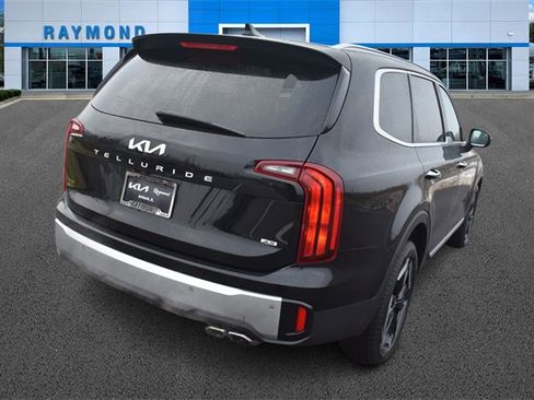 Certified 2024 Kia Telluride S w/ S Sunroof Package image 3