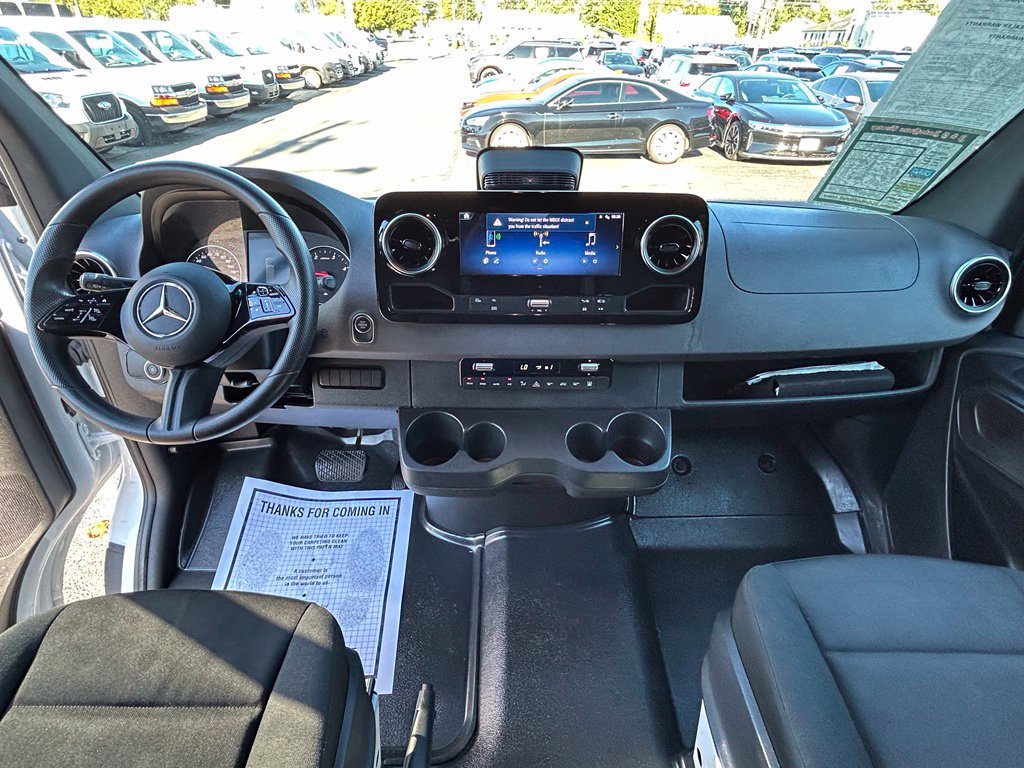 Used 2025 Mercedes-Benz Sprinter 2500 image 16