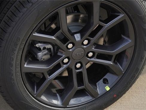 New 2025 Jeep Grand Cherokee Limited image 11