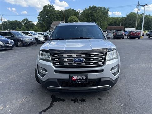 Used 2016 Ford Explorer XLT w/ Equipment Group 202A AWD/4WD image 4