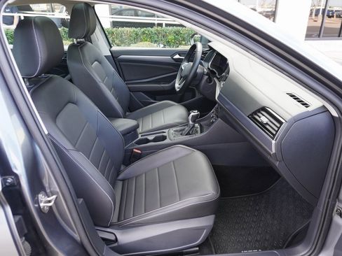 Used 2023 Volkswagen Jetta SE image 23