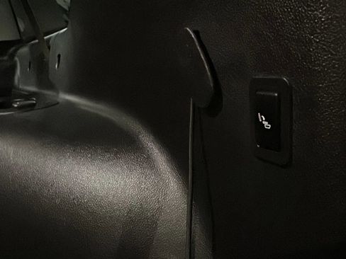 Used 2018 GMC Yukon XL SLT image 13