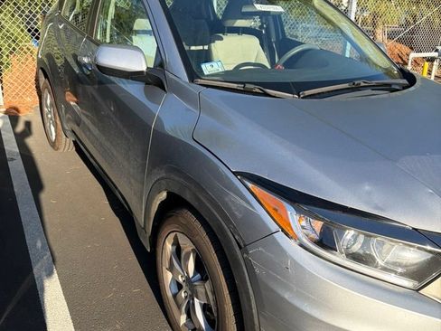 Used 2019 Honda HR-V LX image 3