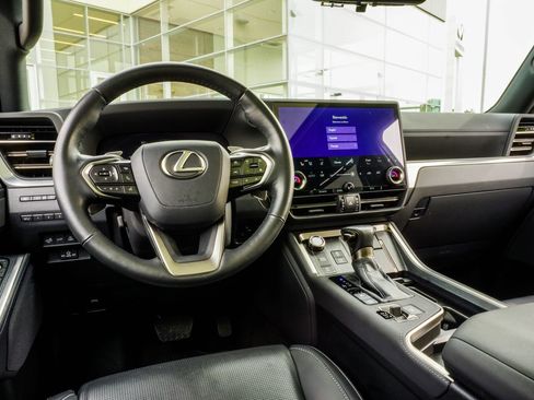 Used 2024 Lexus GX 550 w/ Accessory Package (31) AWD/4WD image 16