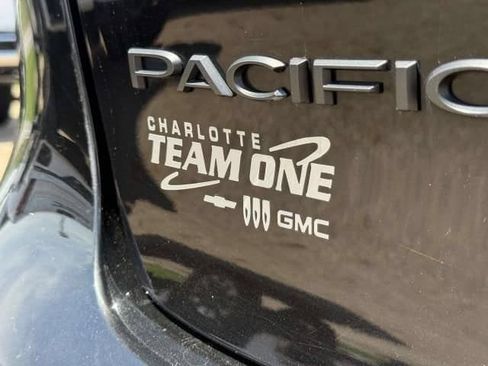 Used 2025 Chrysler Pacifica Limited FWD image 37