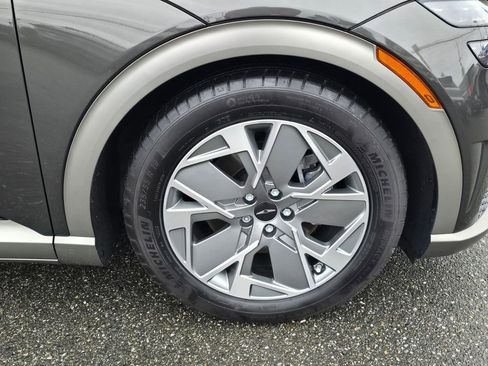 Used 2024 Genesis GV60 RWD image 9