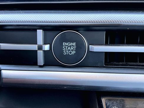 Certified 2024 Hyundai Santa Fe SE image 30