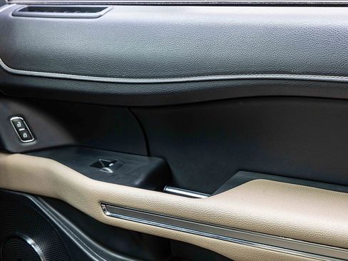 Used 2023 Ford Expedition Limited image 17