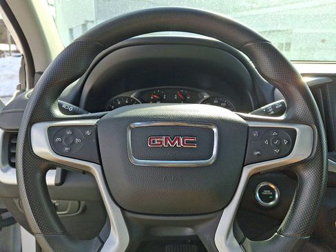 Used 2024 GMC Terrain SLE w/ Driver Convenience Package image 18
