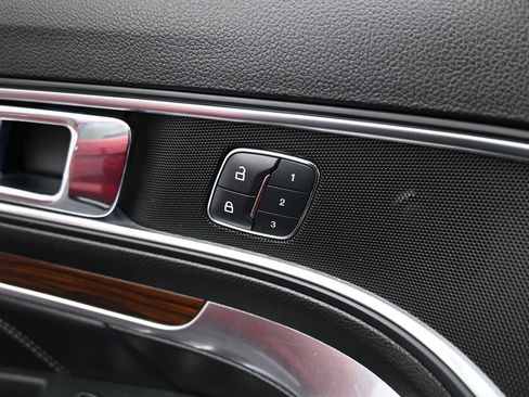 Used 2018 Ford Explorer Limited w/ Ford Safe & Smart Package image 9