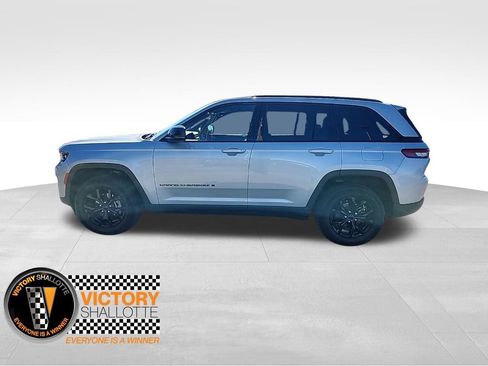 Certified 2024 Jeep Grand Cherokee Altitude image 8