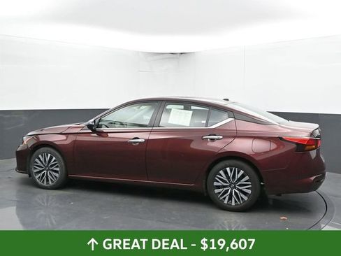 Used 2024 Nissan Altima 2.5 SV image 8