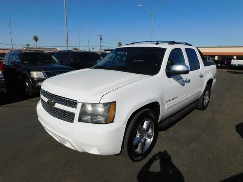 Used 2011 Chevrolet Avalanche LS w/ Regional Value Package image 3