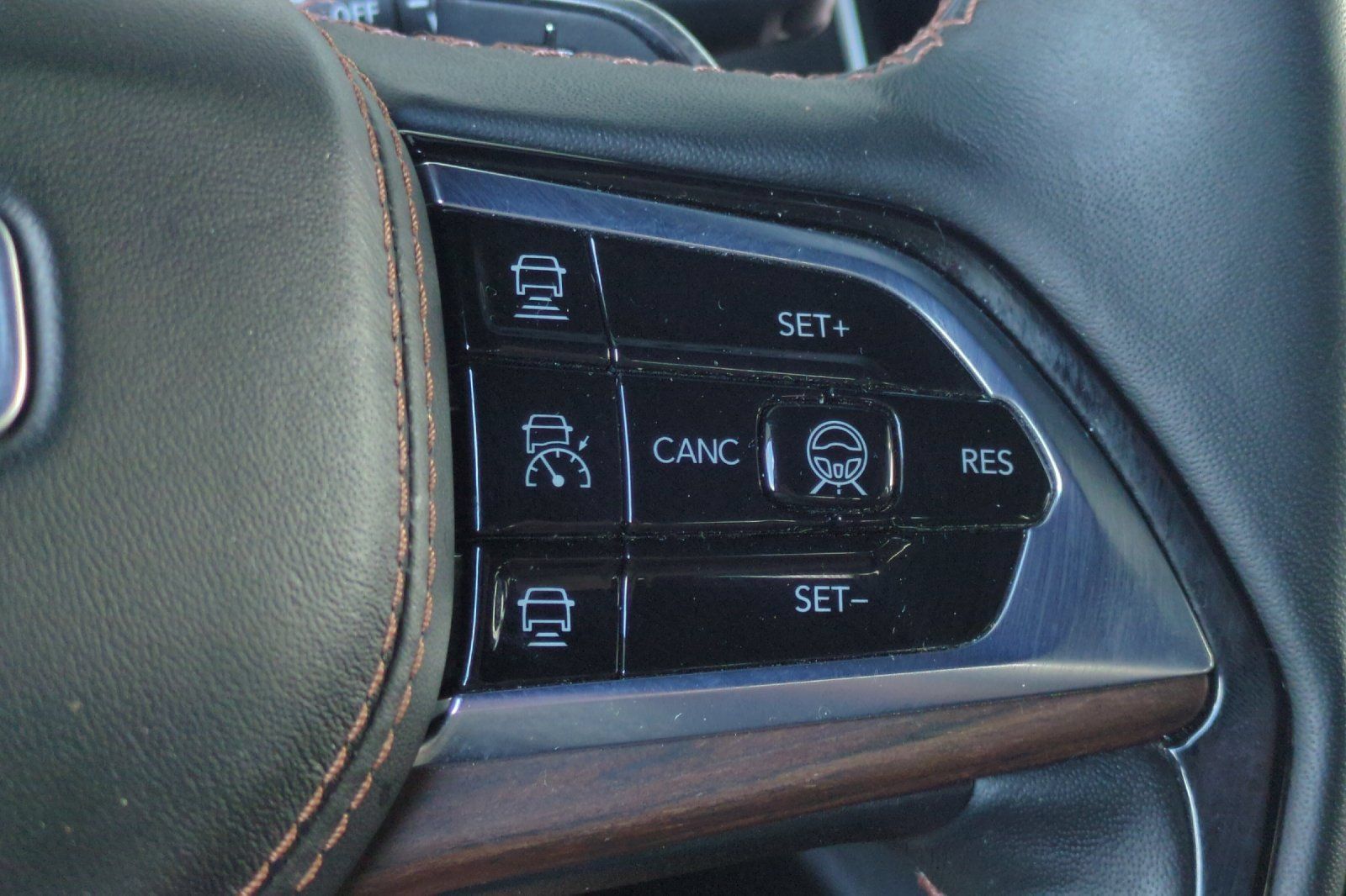 Used 2024 Jeep Grand Cherokee L Summit w/ Advanced Protech Group IV AWD/4WD image 37