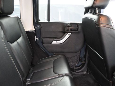 Used 2016 Jeep Wrangler Unlimited Sahara w/ Connectivity Group AWD/4WD image 21
