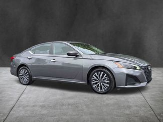 Used 2025 Nissan Altima 2.5 SV FWD video 2