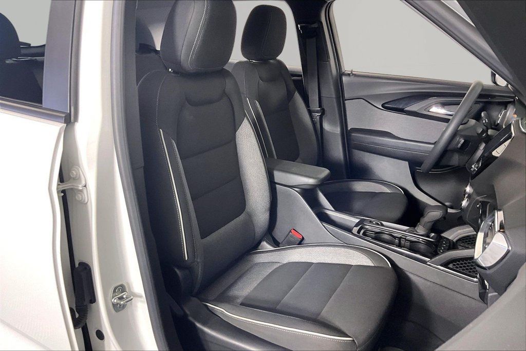 Used 2023 Chevrolet TrailBlazer LT w/ Convenience Package FWD image 25