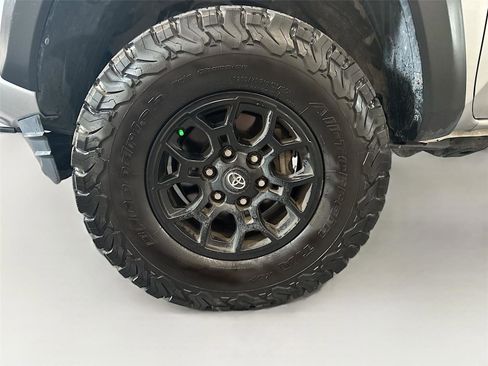 Used 2020 Toyota Tacoma SR w/ SX Package image 24