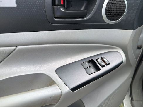 Used 2015 Toyota Tacoma 4x4 Access Cab V6 w/ TRD Off-Road Package image 22