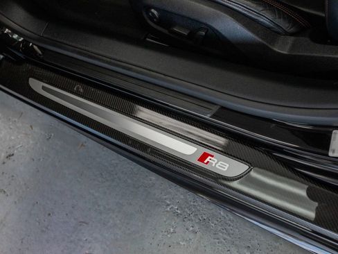 Used 2015 Audi R8 V10 plus w/ Full Leather Package image 35