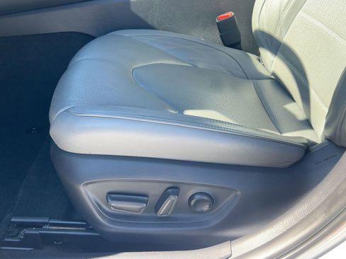 Used 2019 Toyota Avalon Limited image 14