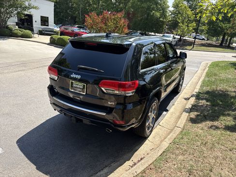 Used 2020 Jeep Grand Cherokee Overland AWD/4WD image 10