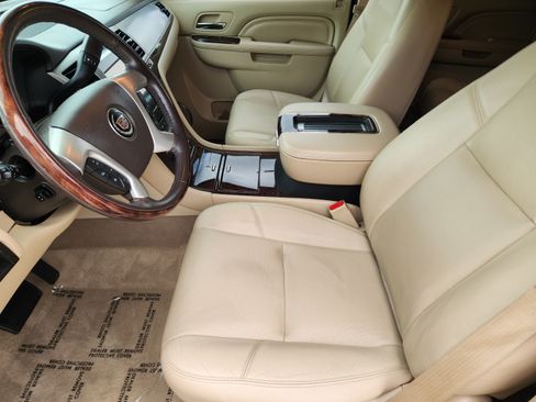Used 2014 Cadillac Escalade Premium AWD/4WD image 5