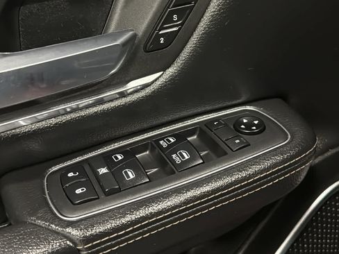 Used 2019 RAM 1500 Laramie AWD/4WD image 23