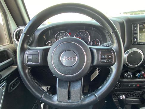 Used 2017 Jeep Wrangler Unlimited Sahara AWD/4WD image 15
