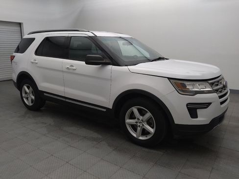 Used 2018 Ford Explorer XLT image 11