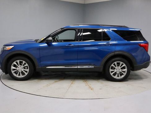 Used 2021 Ford Explorer XLT w/ Equipment Group 202A AWD/4WD image 8