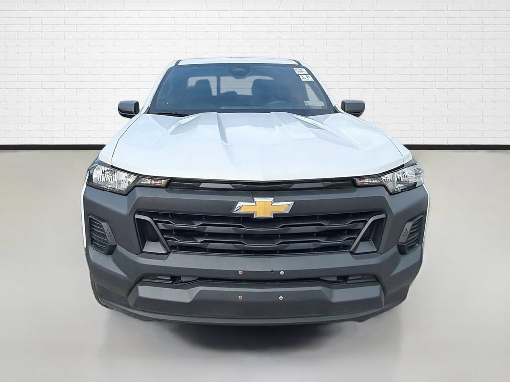 Used 2025 Chevrolet Colorado W/T w/ Advanced Trailering Package RWD image 2