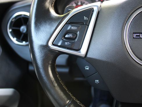 Used 2022 Chevrolet Camaro LT RWD image 10