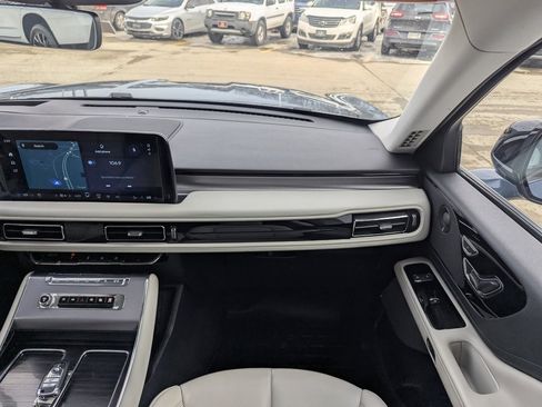 Used 2025 Lincoln Aviator AWD w/ Equipment Group 101A image 4