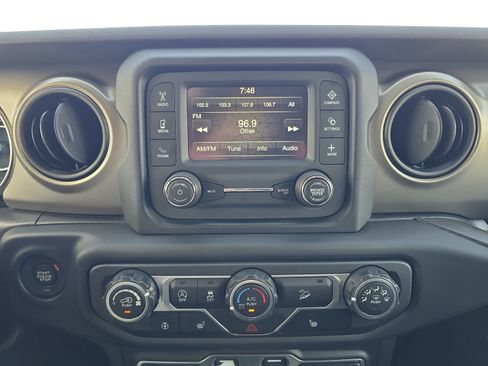 Used 2018 Jeep Wrangler Unlimited Sport S AWD/4WD image 16