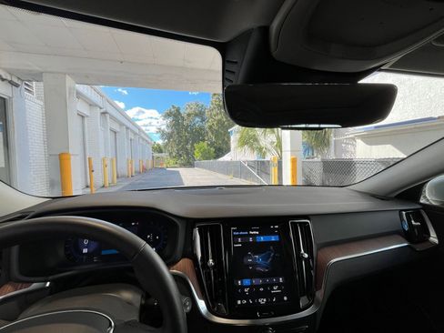 Used 2025 Volvo V60 B5 Cross Country Plus image 33