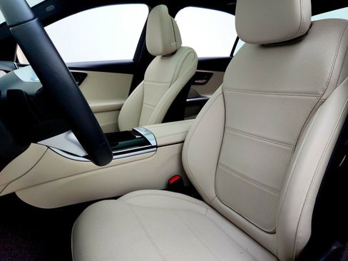 Used 2025 Mercedes-Benz C 300 Sedan image 11