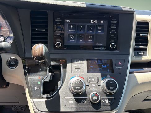Used 2020 Toyota Sienna XLE Premium AWD/4WD image 30